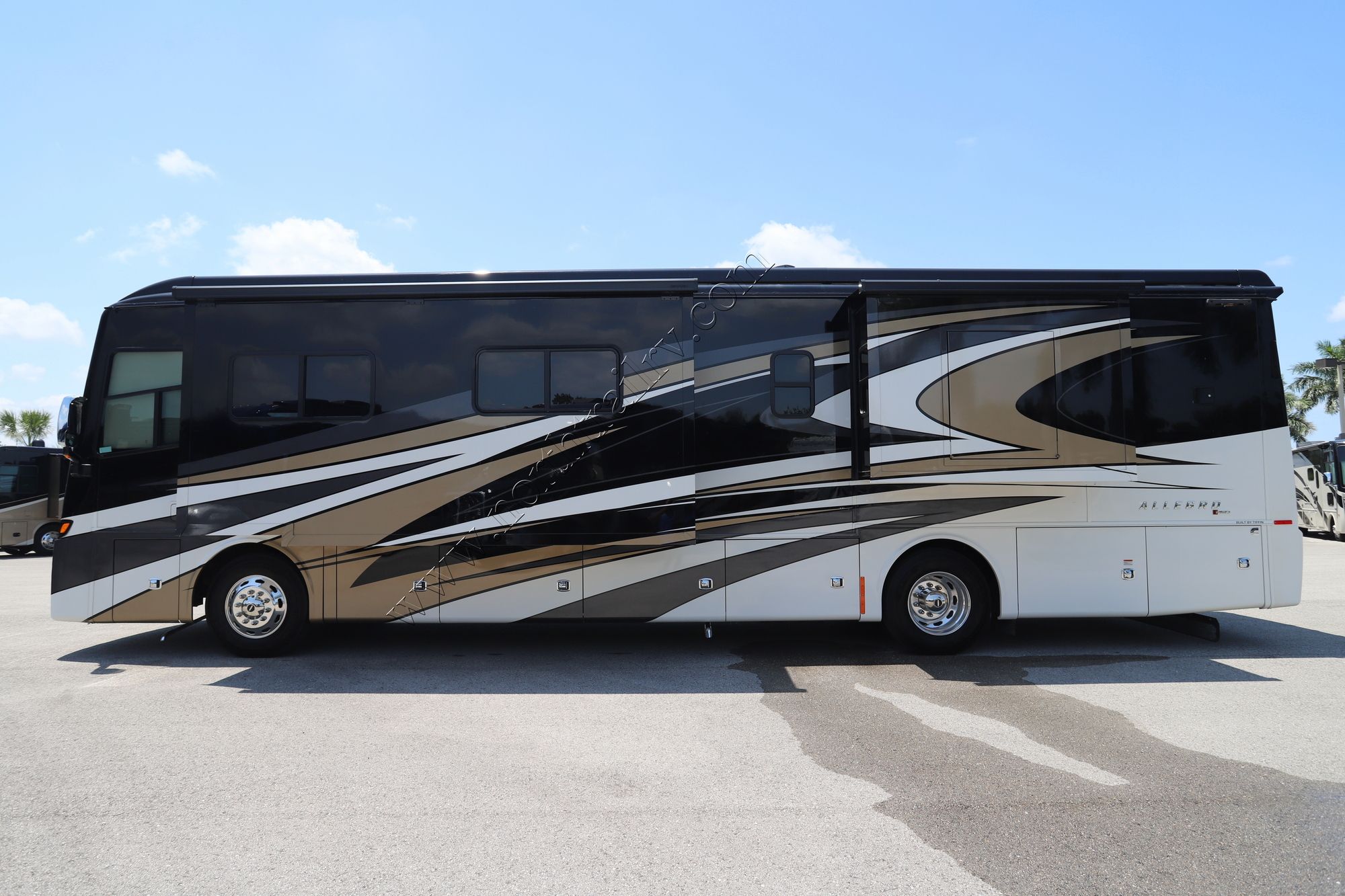 Used 2023 Tiffin Motor Homes Allegro Red 38KA Class A  For Sale