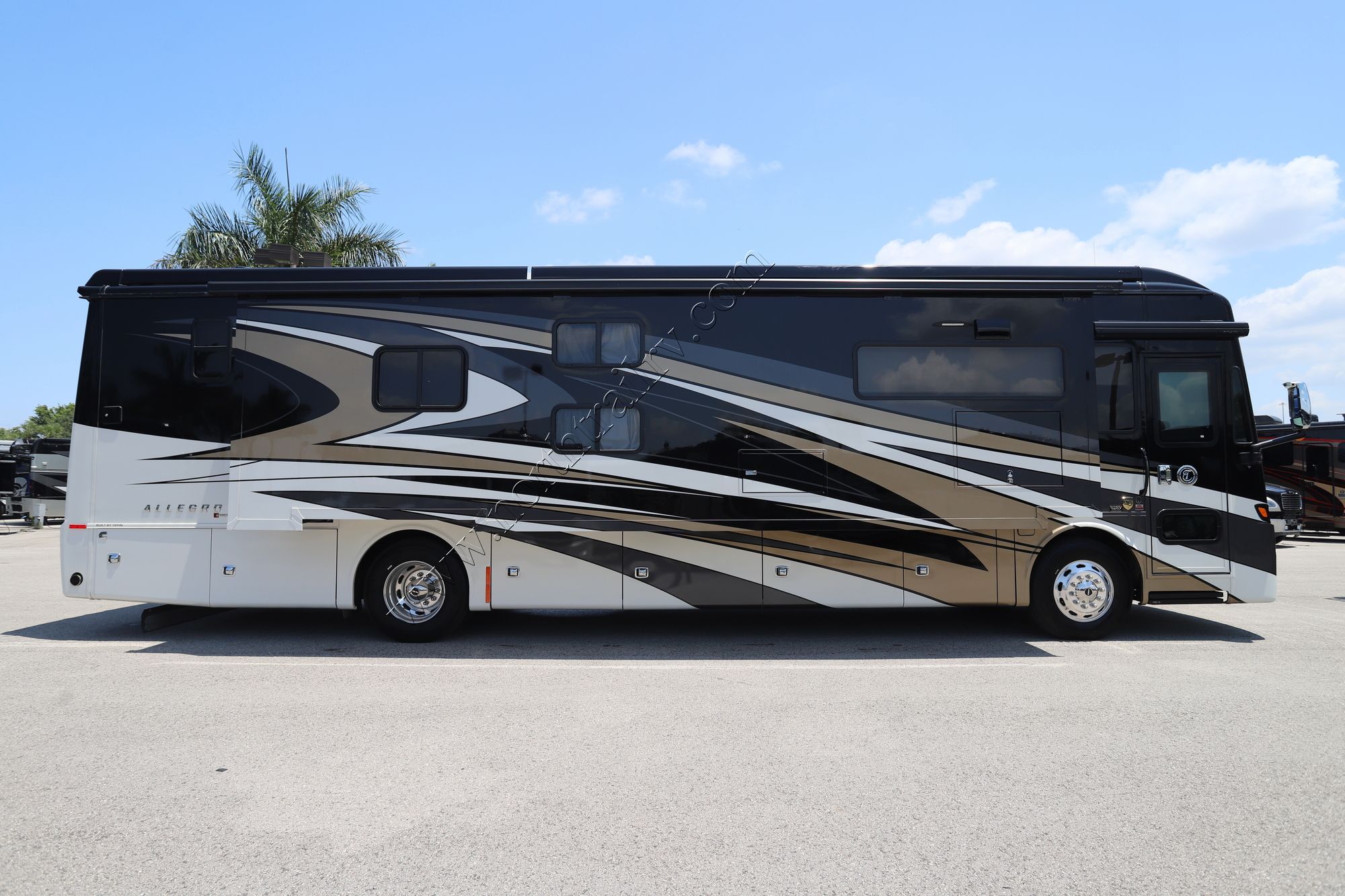 Used 2023 Tiffin Motor Homes Allegro Red 38KA Class A  For Sale