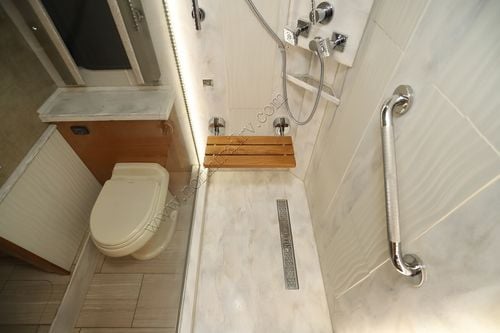 2019 Tiffin Motor Homes Zephyr 45PZ