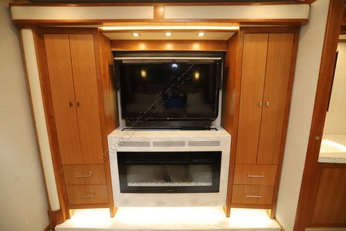 2019 Tiffin Motor Homes Zephyr 45PZ