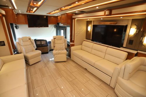 2019 Tiffin Motor Homes Zephyr 45PZ