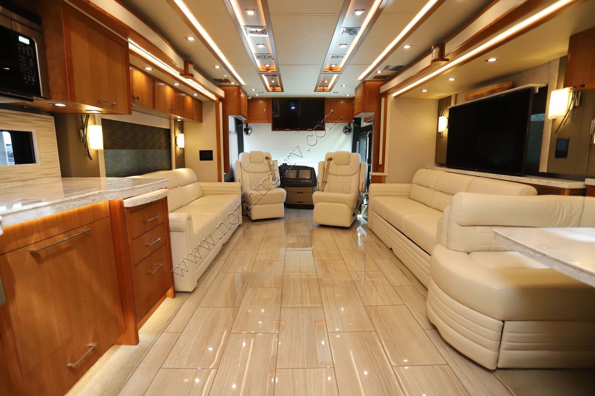 Used 2019 Tiffin Motor Homes Zephyr 45PZ Class A  For Sale