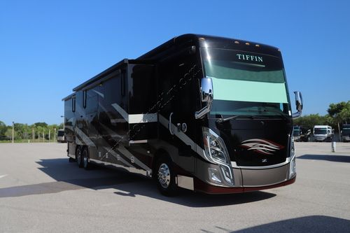 2019 Tiffin Motor Homes Zephyr 45PZ