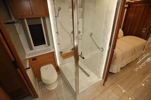 2019 Tiffin Motor Homes Zephyr 45PZ