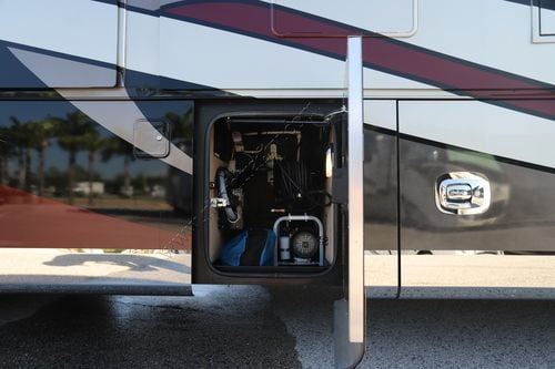 2019 Tiffin Motor Homes Zephyr 45PZ