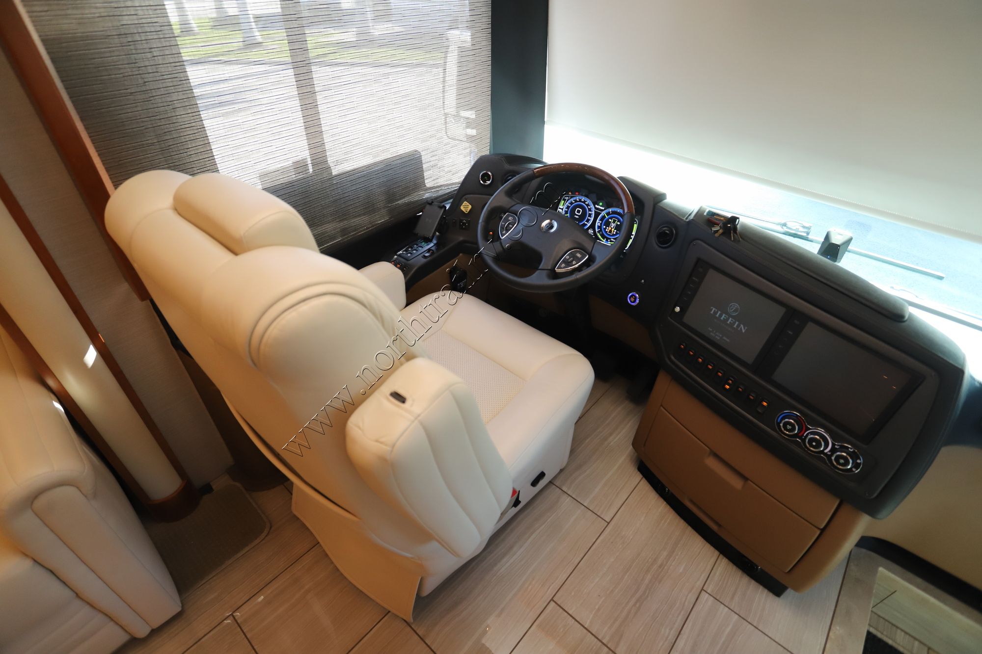 Used 2019 Tiffin Motor Homes Zephyr 45PZ Class A  For Sale