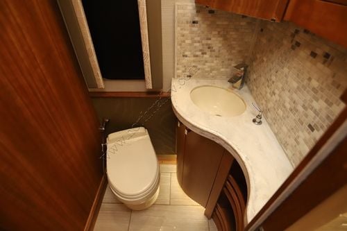 2019 Tiffin Motor Homes Zephyr 45PZ