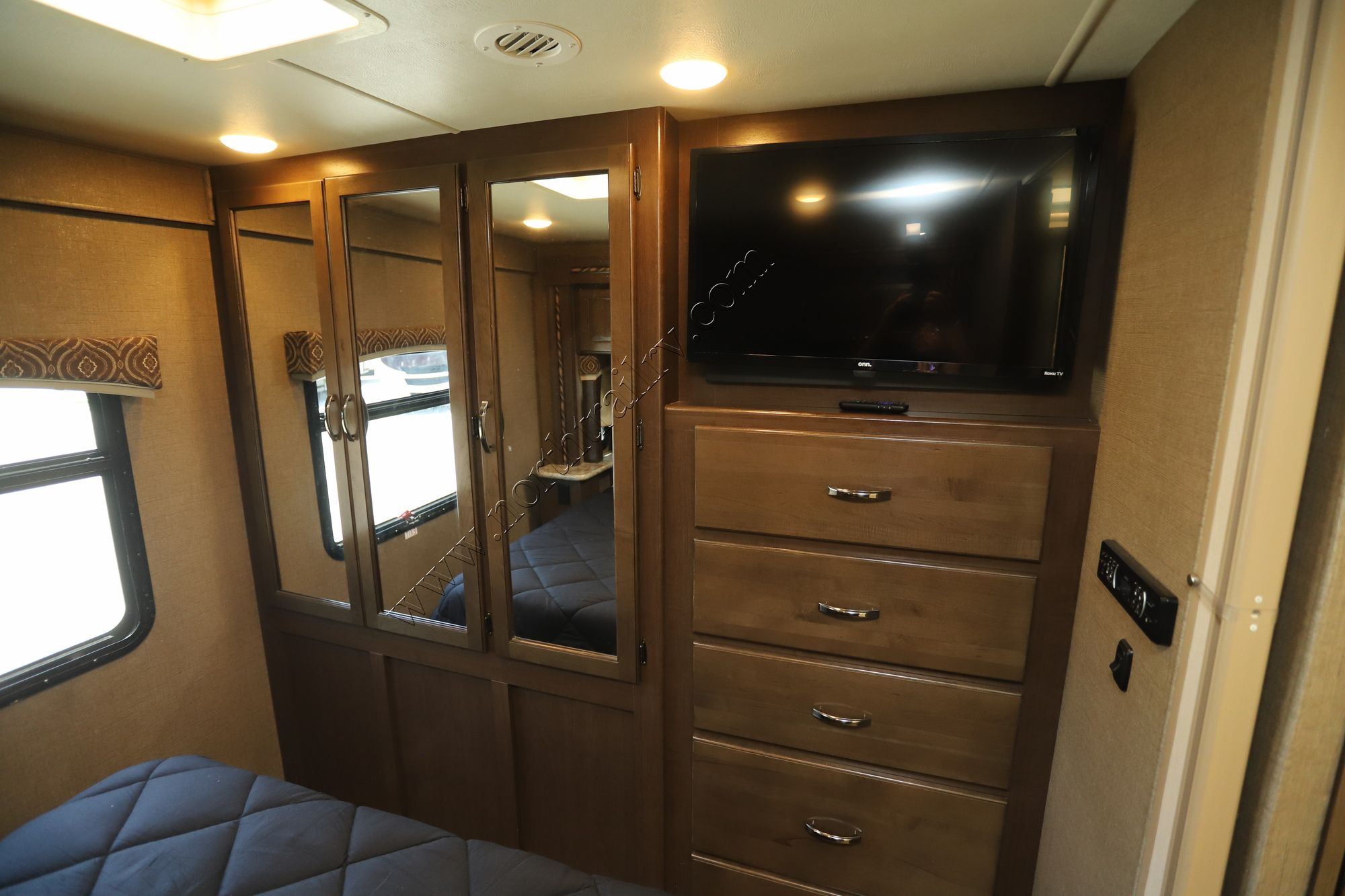 Used 2017 Thor Chateau 31L Class C  For Sale