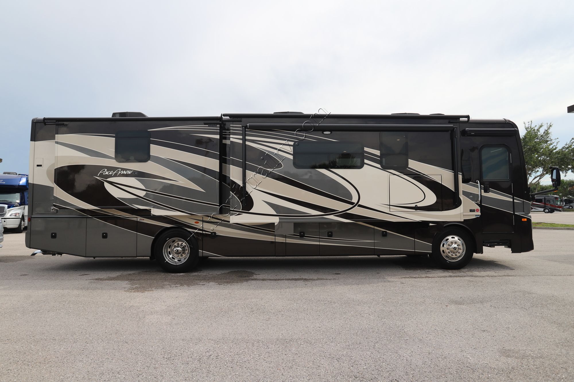 Used 2019 Fleetwood Pace Arrow Lxe 37R Class A  For Sale