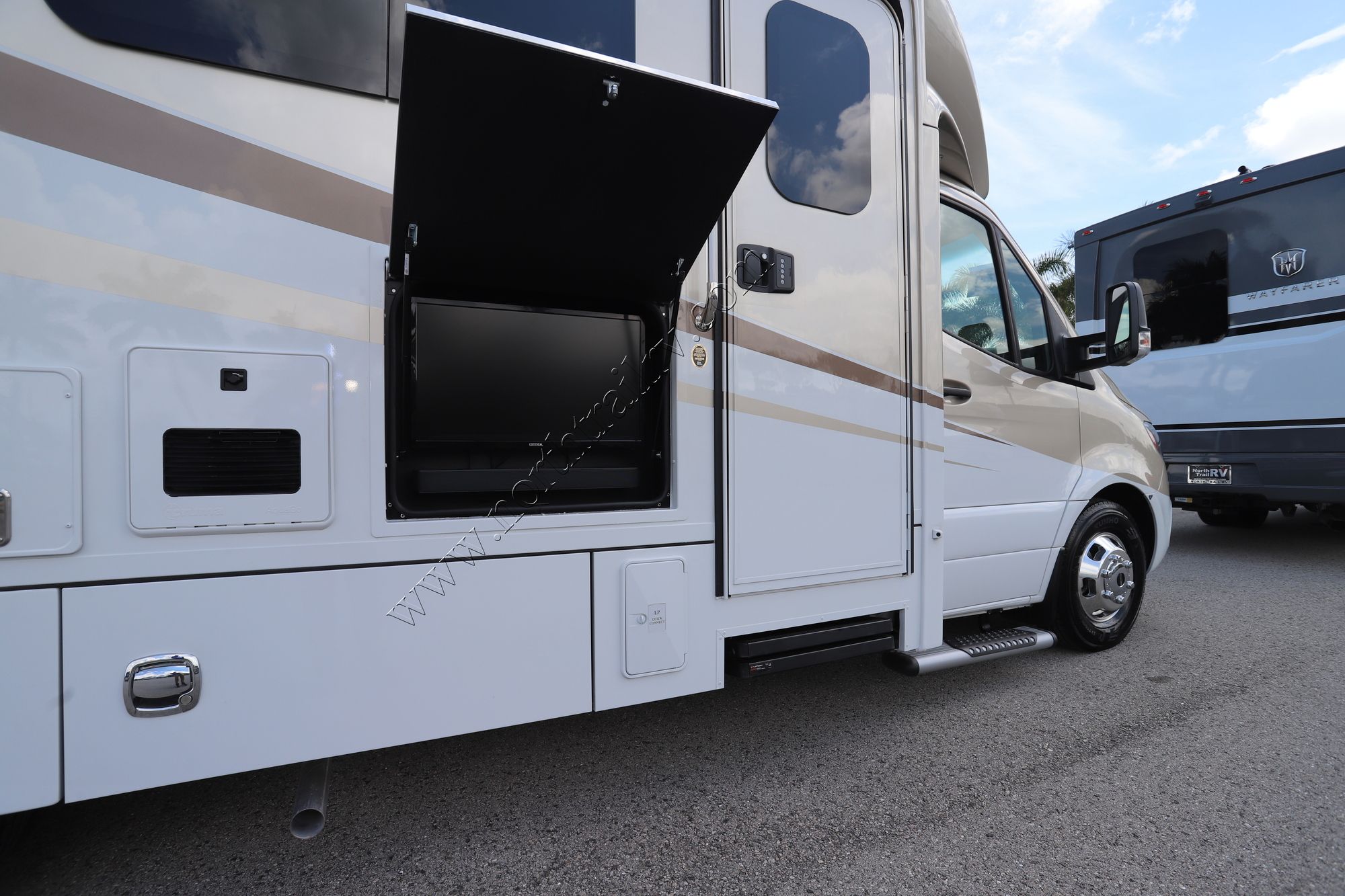 New 2024 Renegade Rv Vienna 25-VRML Class C  For Sale