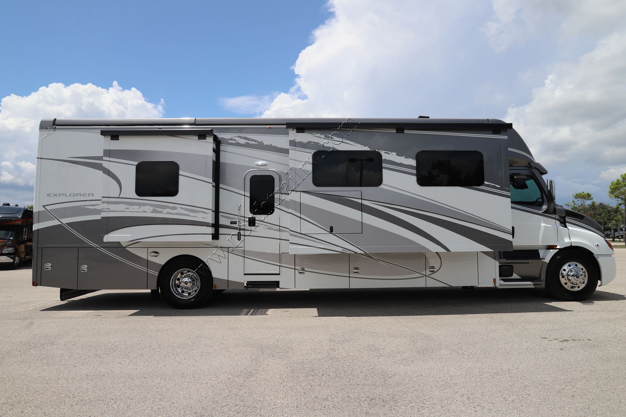 New 2024 Renegade Rv Explorer 40ERB Super C  For Sale