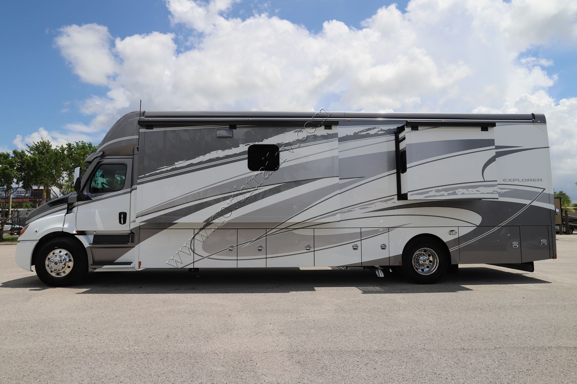 New 2024 Renegade Rv Explorer 40ERB Super C  For Sale