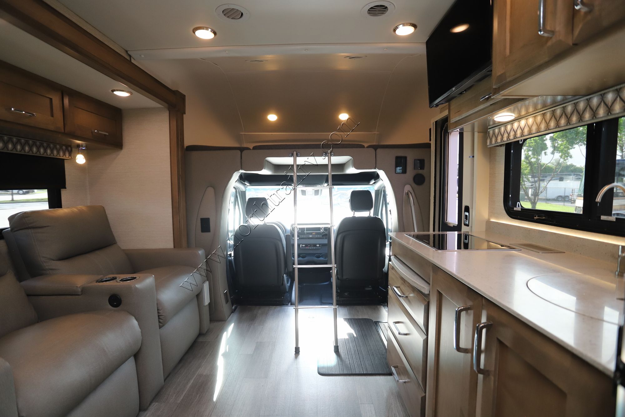 Used 2022 Tiffin Motor Homes Wayfarer 25 RW Class C  For Sale