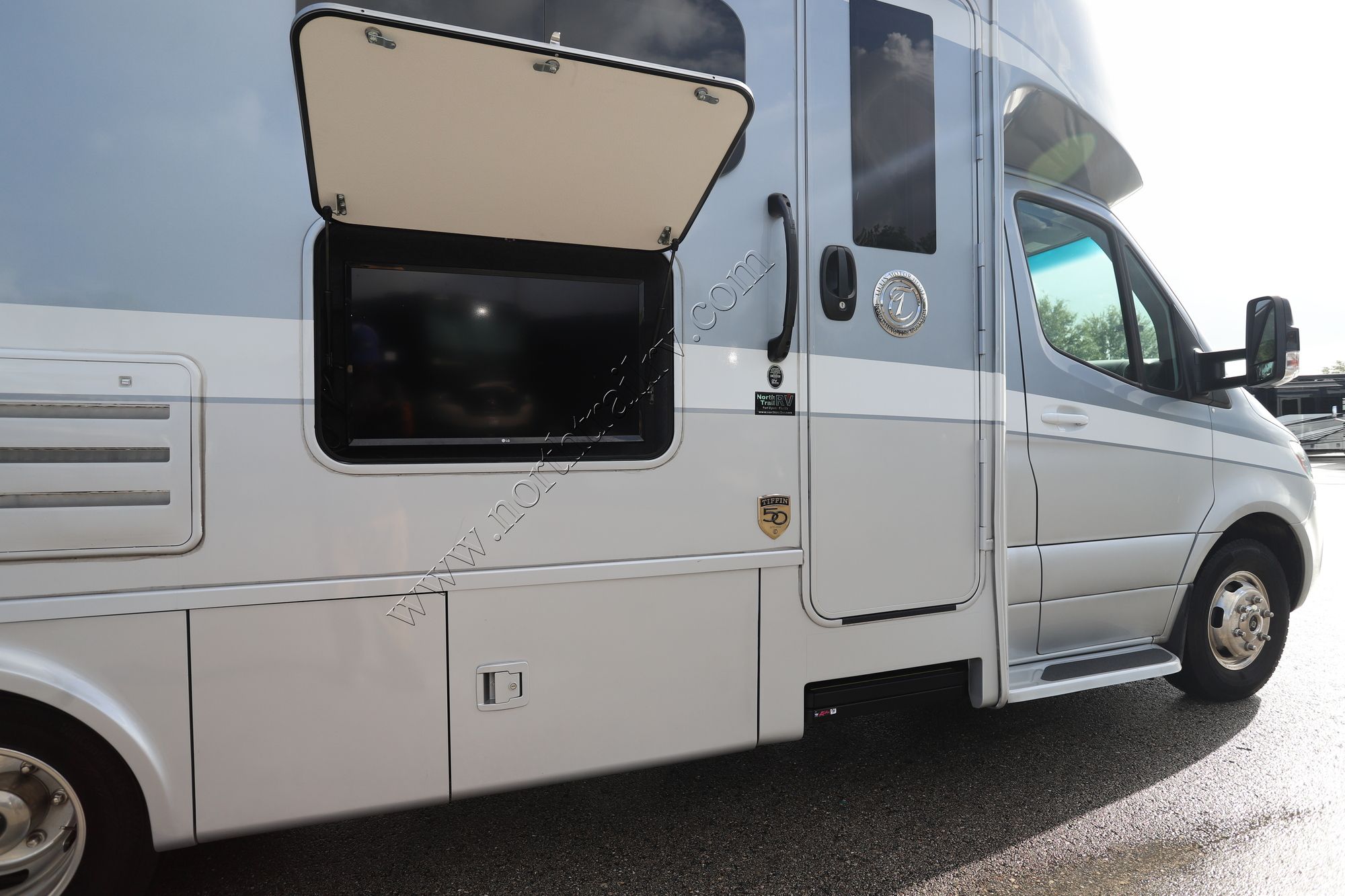 Used 2022 Tiffin Motor Homes Wayfarer 25 RW Class C  For Sale