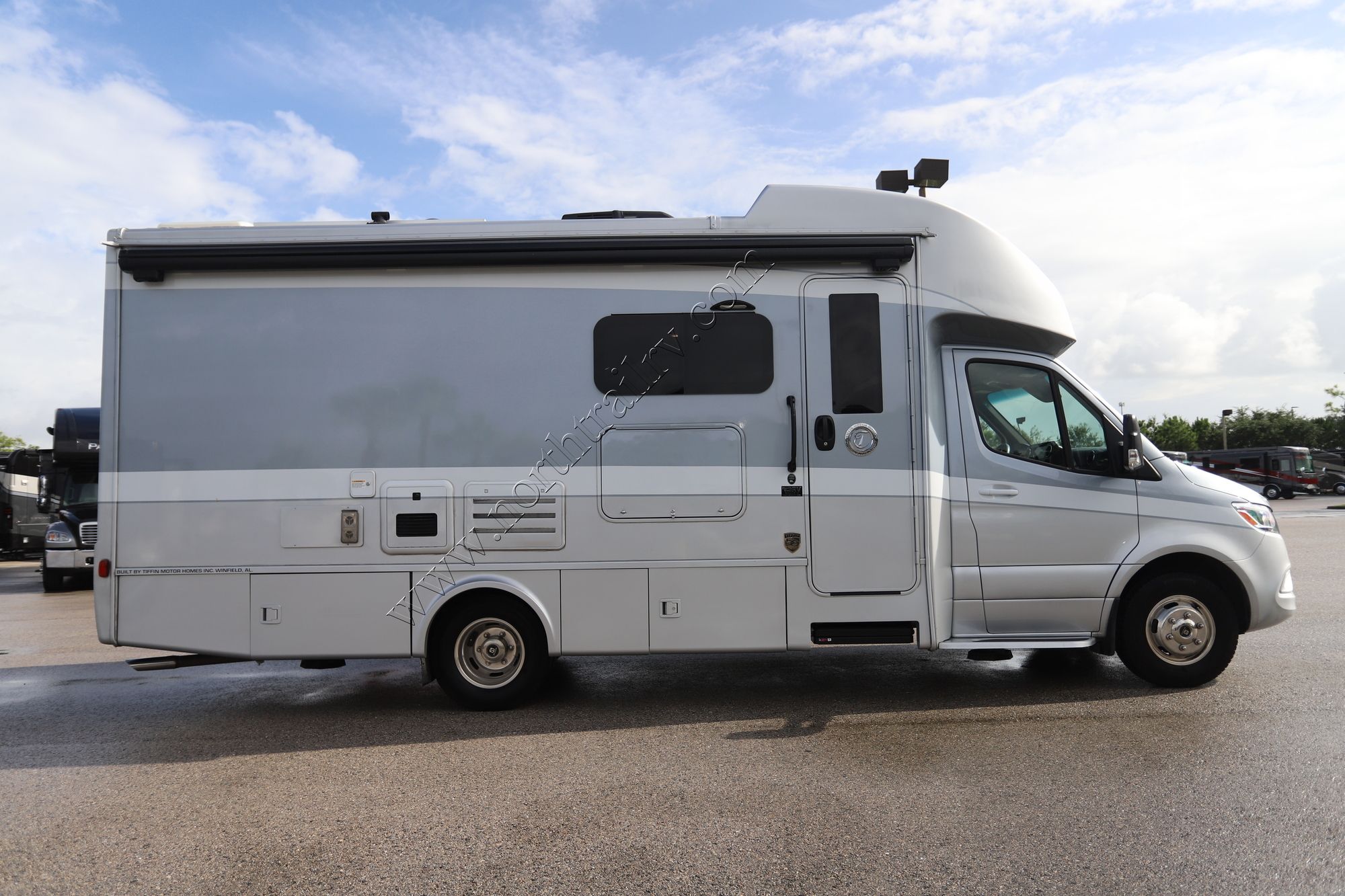 Used 2022 Tiffin Motor Homes Wayfarer 25 RW Class C  For Sale