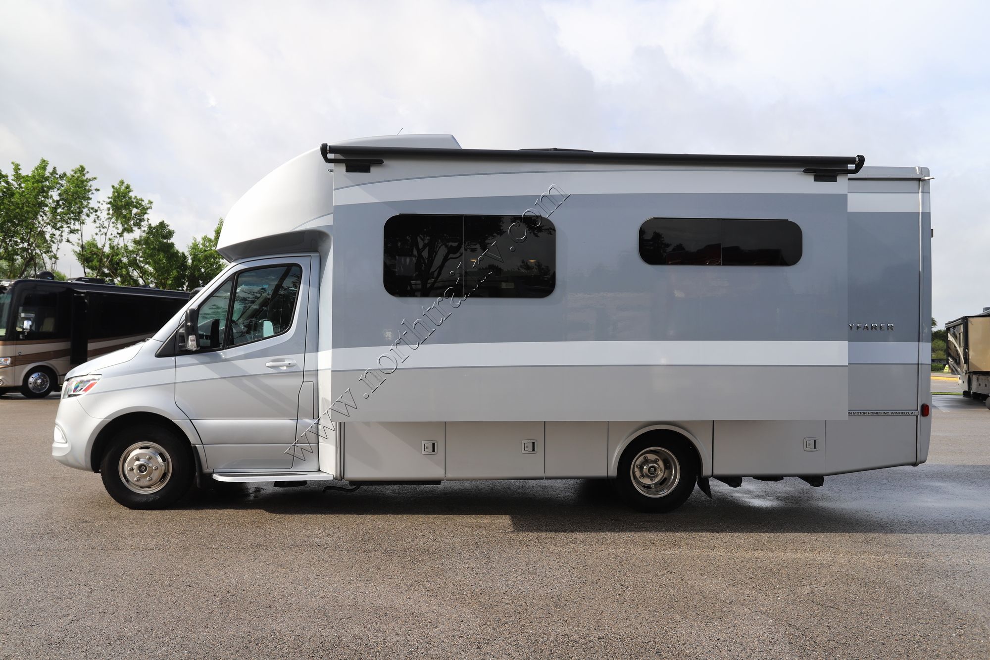 Used 2022 Tiffin Motor Homes Wayfarer 25 RW Class C  For Sale