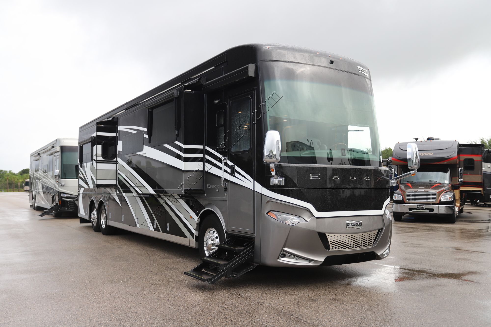 Used 2022 Newmar Essex 4551 Class A  For Sale