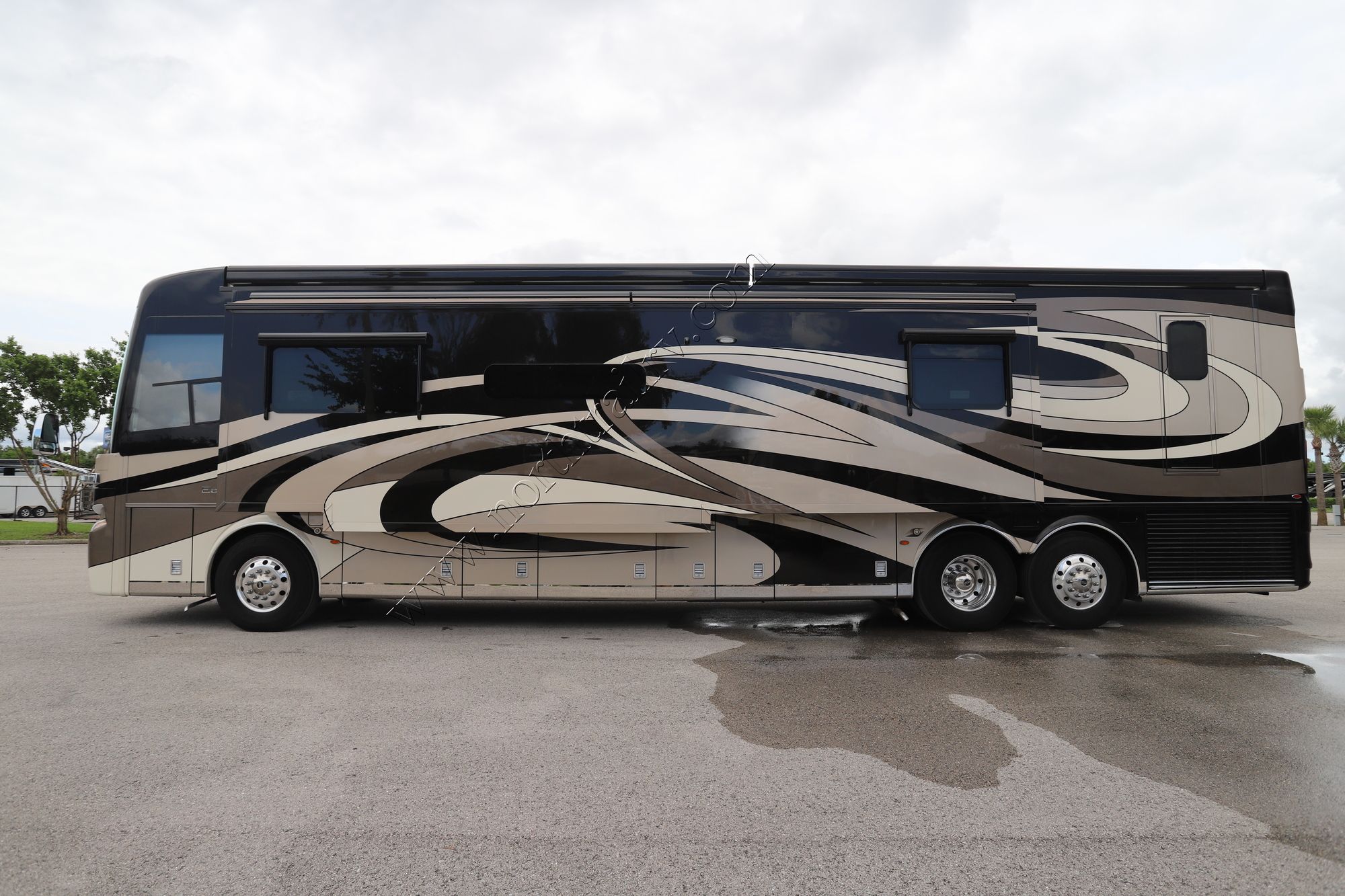 Used 2019 Newmar Essex 4533 Class A  For Sale