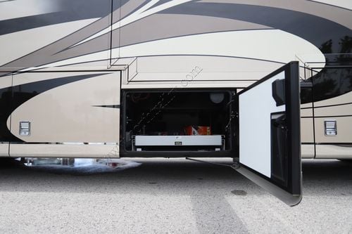 2019 Newmar Essex 4533