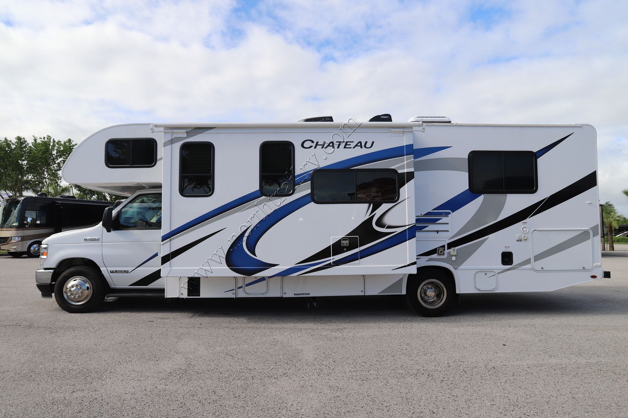 Used 2022 Thor Chateau 28Z Class C  For Sale