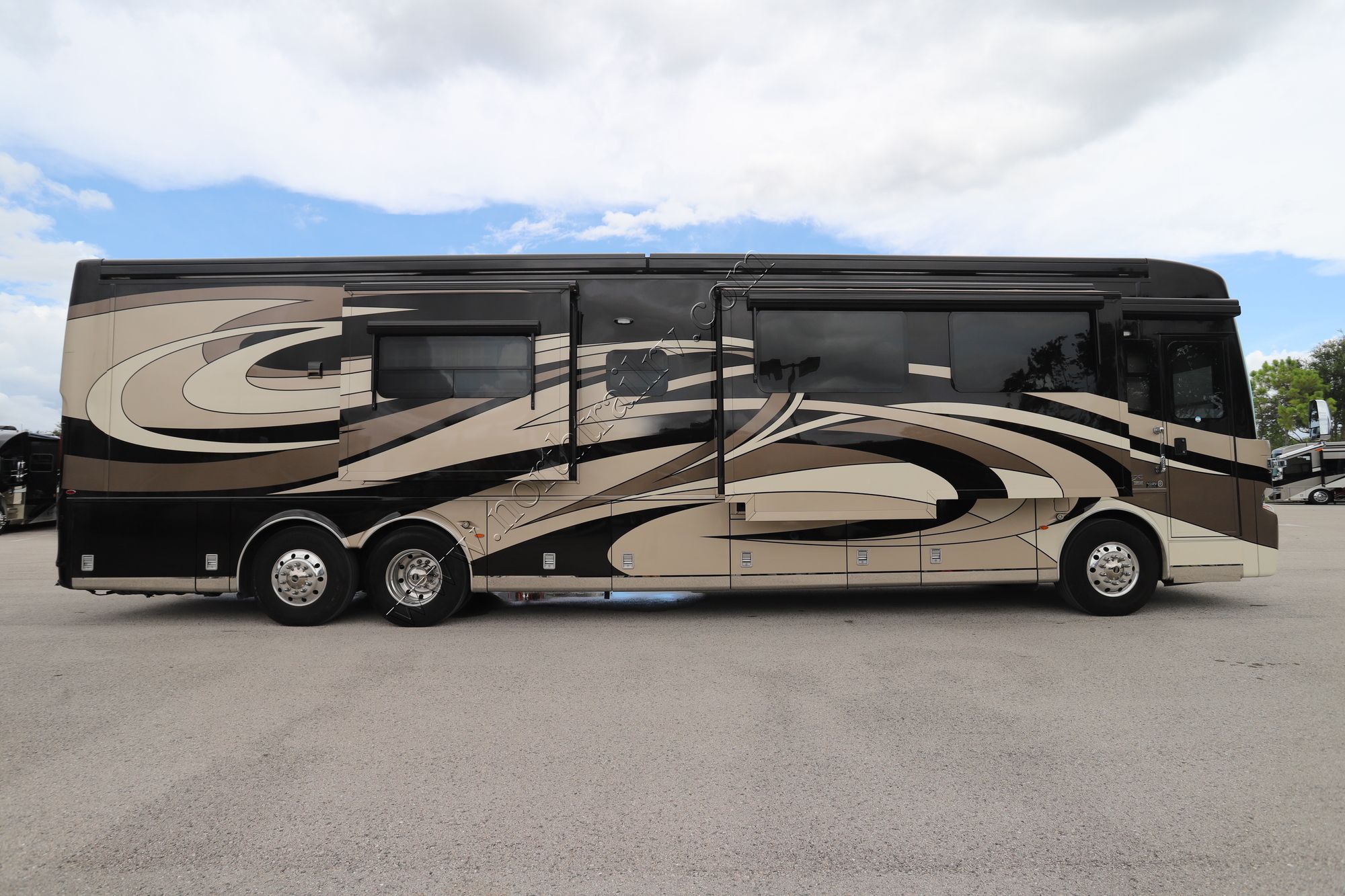 Used 2019 Newmar Essex 4533 Class A  For Sale