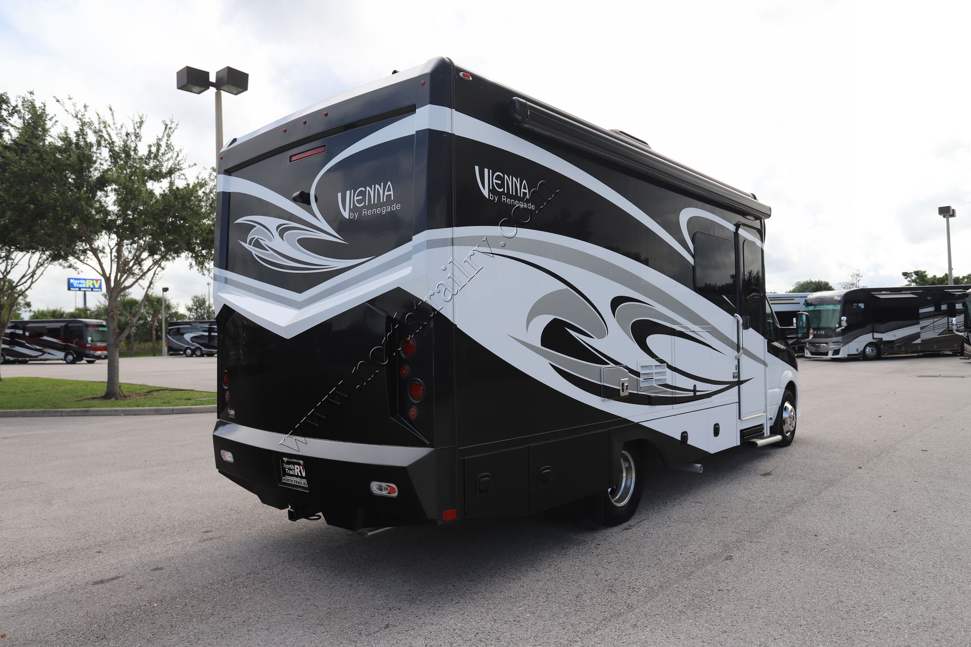 Used 2017 Renegade Rv Vienna 25MBS Class C  For Sale