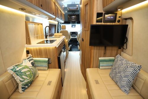 2023 Airstream Interstate 24GL Tommy Bahama E1 4X4