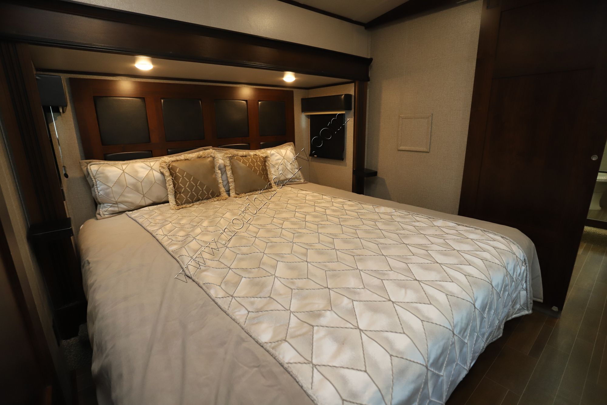 Used 2019 Jayco Pinnacle 36FBTS Fifth Wheel  For Sale