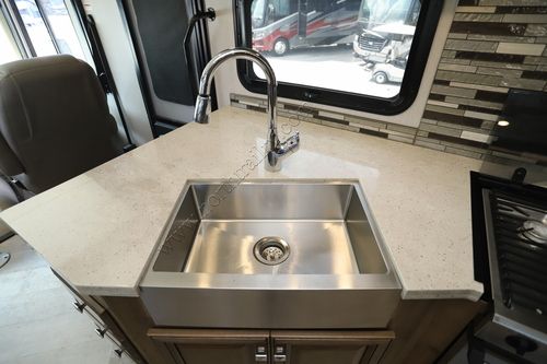 2021 Holiday Rambler Invicta 34MB