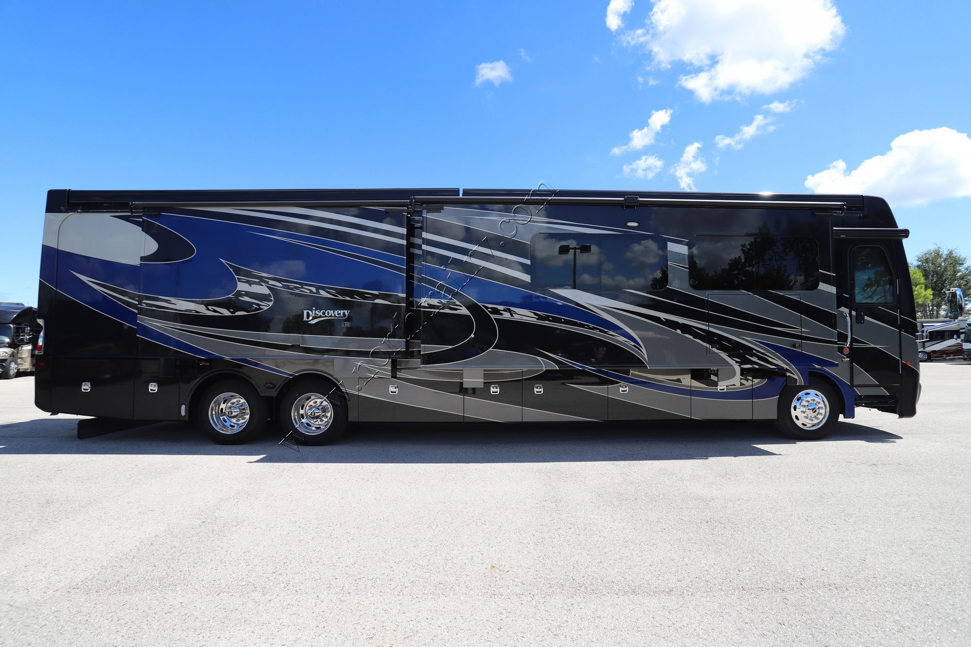 Used 2019 Fleetwood Discovery Lxe 44B Class A  For Sale