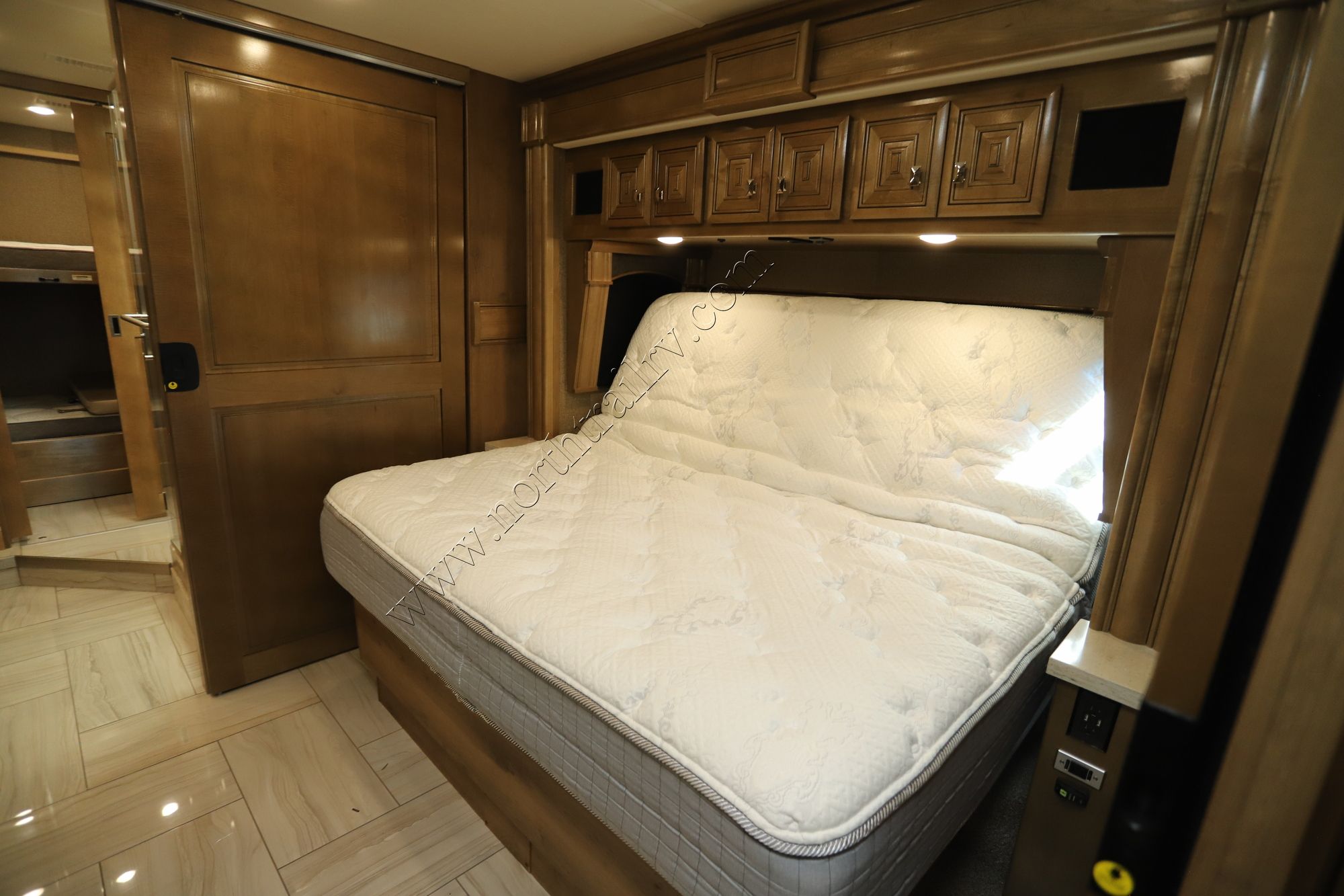 Used 2019 Fleetwood Discovery Lxe 44B Class A  For Sale