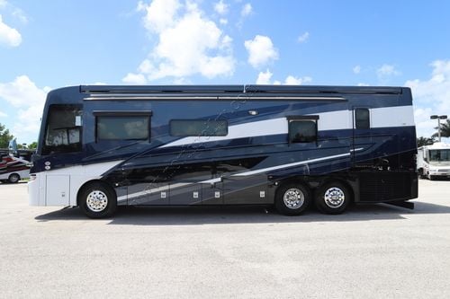 2025 Newmar Mountain Aire 3825