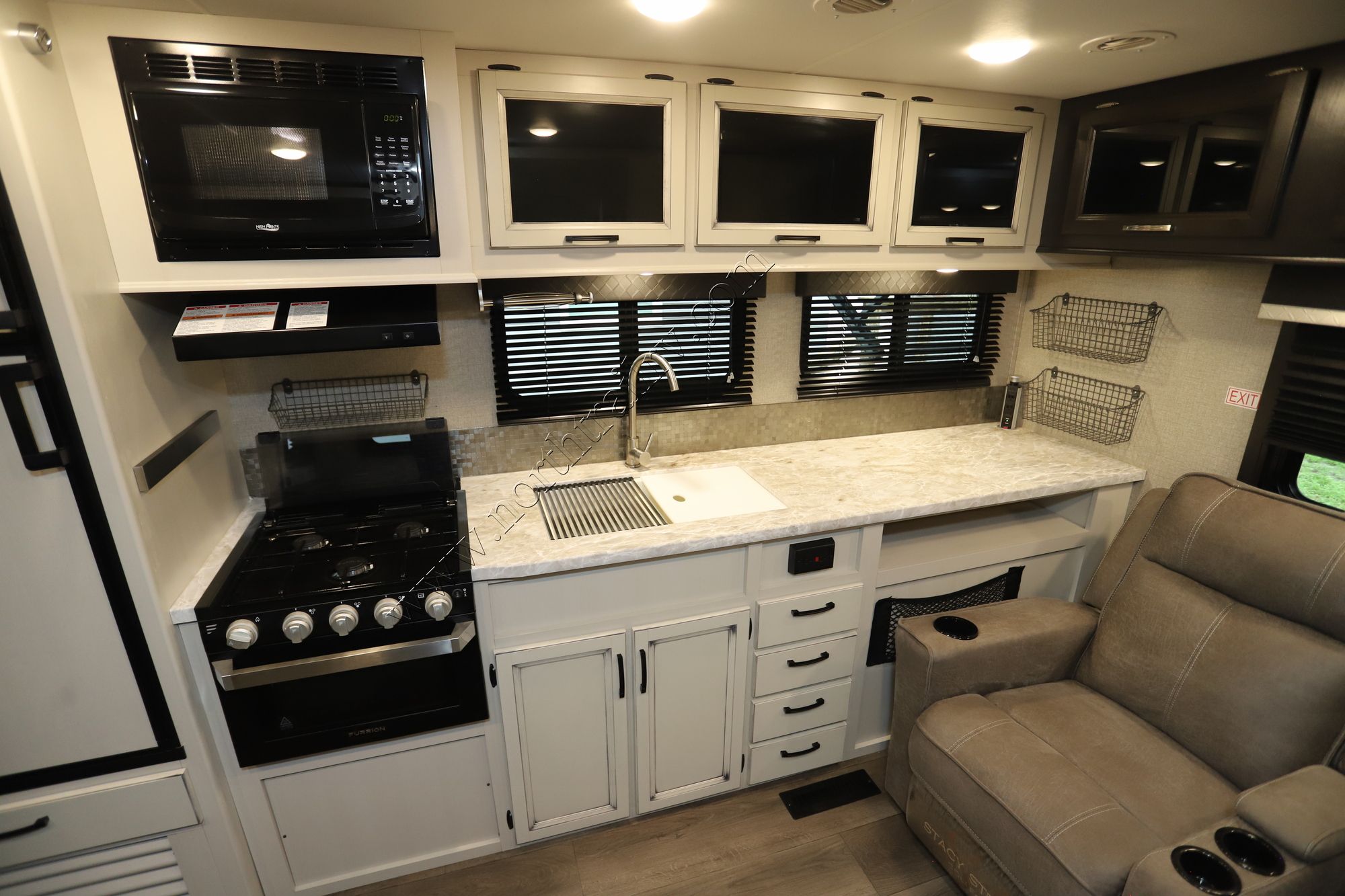 Used 2020 Jayco Jay Feather 24RL Travel Trailer  For Sale