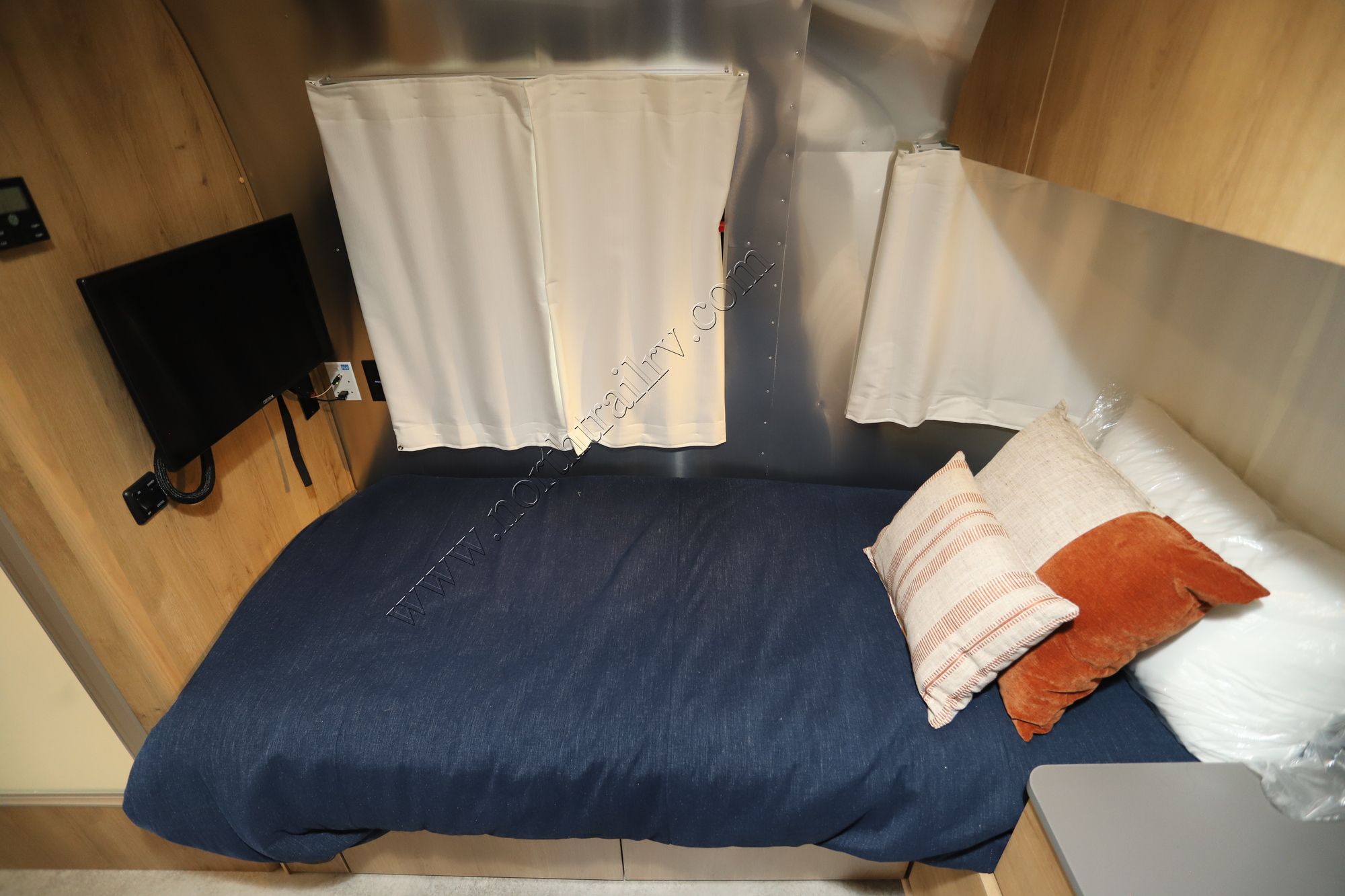 2024 Airstream Trade Wind 25FB Travel Trailer New  For Sale