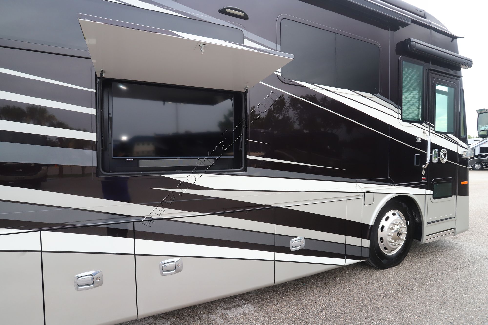 Used 2022 Tiffin Motor Homes Phaeton 36SH Class A  For Sale