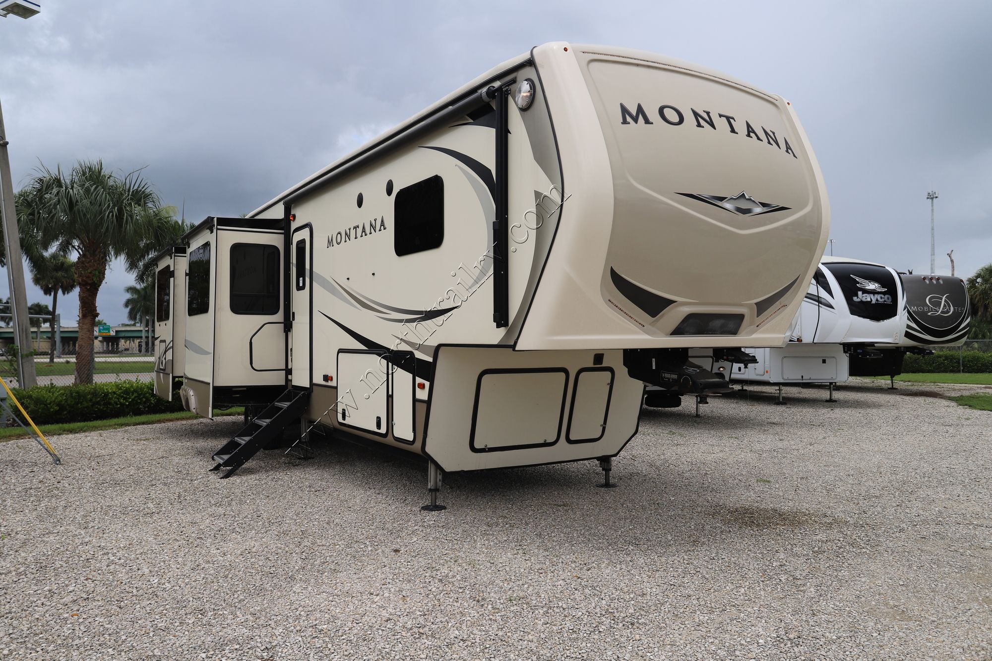 Used 2019 Keystone Montana 3701LK Fifth Wheel  For Sale