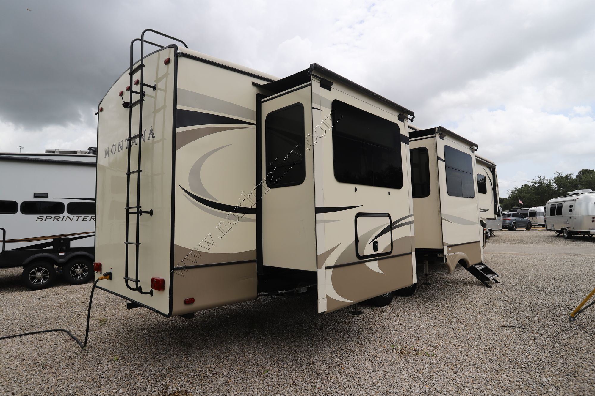 Used 2019 Keystone Montana 3701LK Fifth Wheel  For Sale