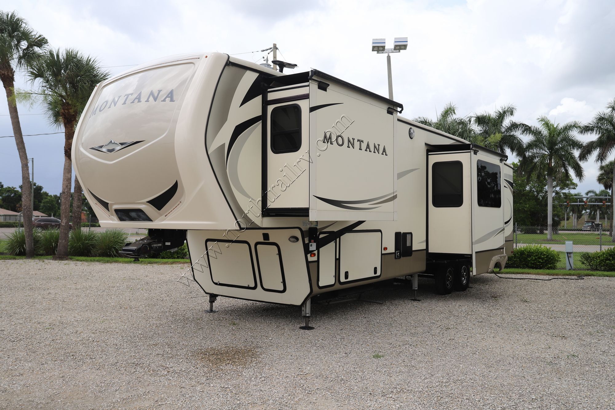 Used 2019 Keystone Montana 3701LK Fifth Wheel  For Sale