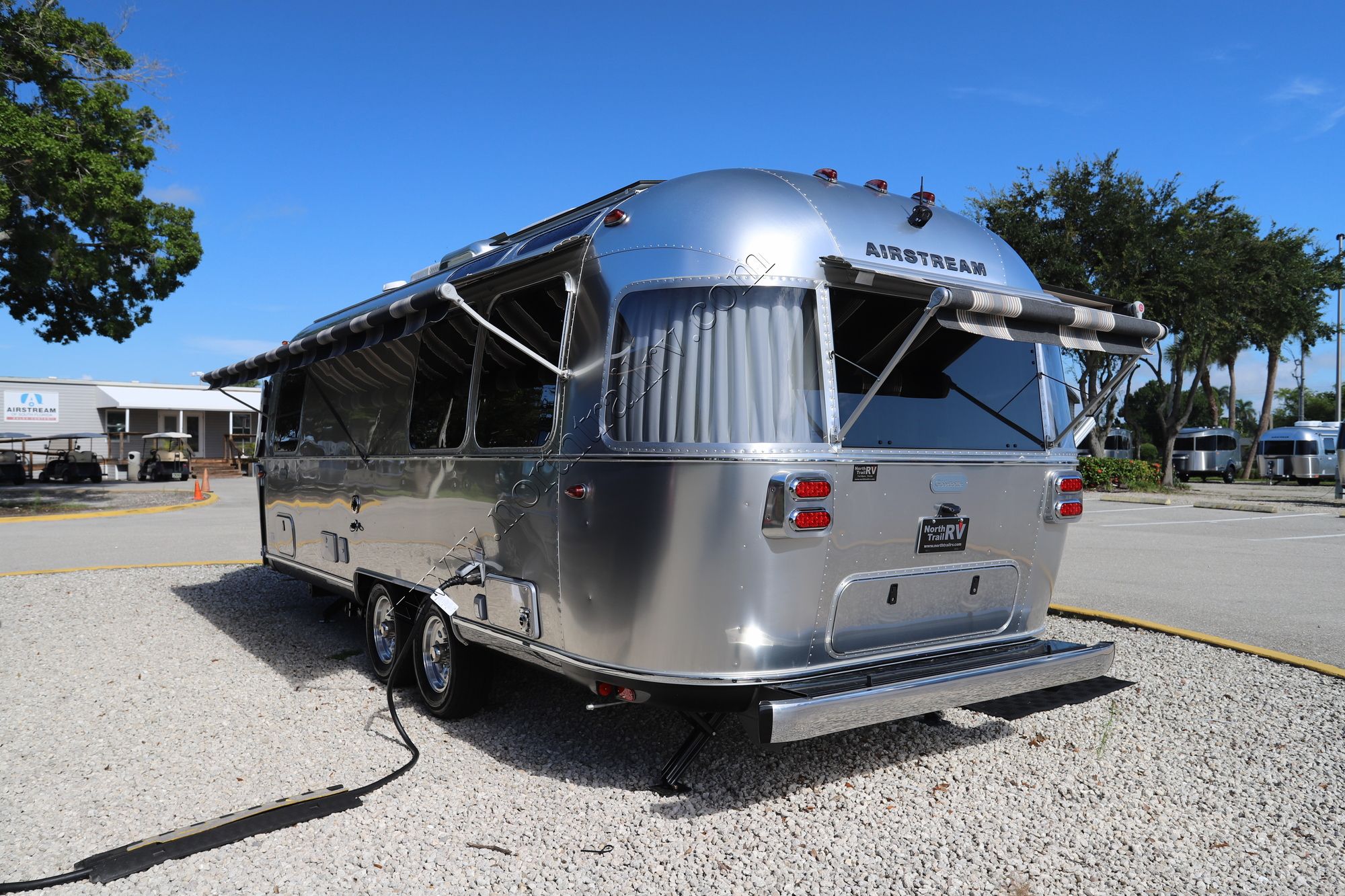 2024 Airstream Globetrotter 25FB Travel Trailer New  For Sale