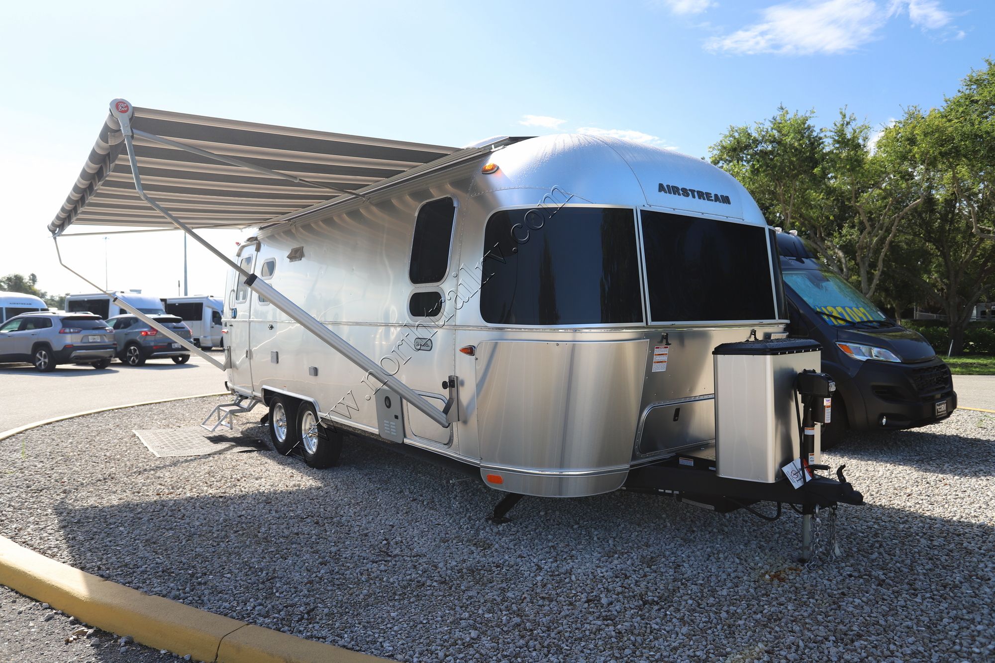 2024 Airstream Globetrotter 25FB Travel Trailer New  For Sale