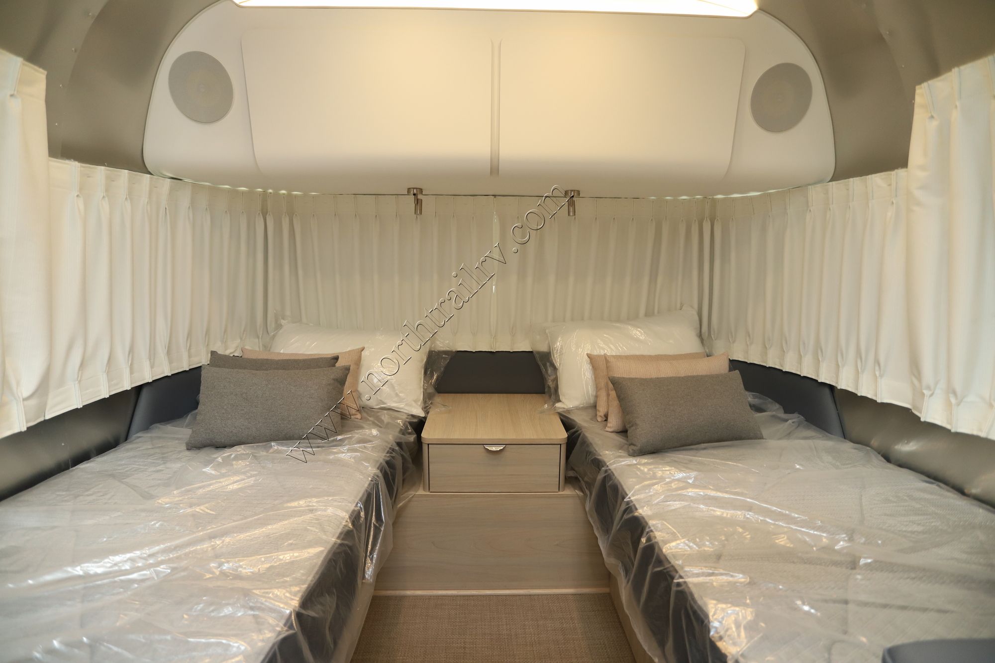 2024 Airstream Globetrotter 25FB Travel Trailer New  For Sale