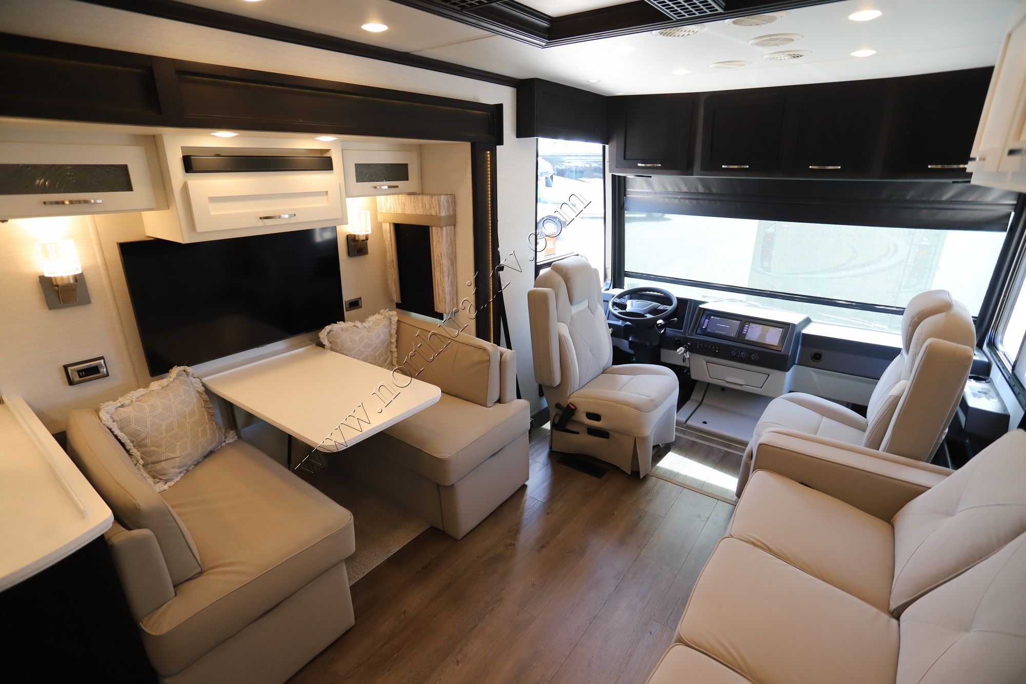 New 2025 Newmar Canyon Star 3947 Class A  For Sale