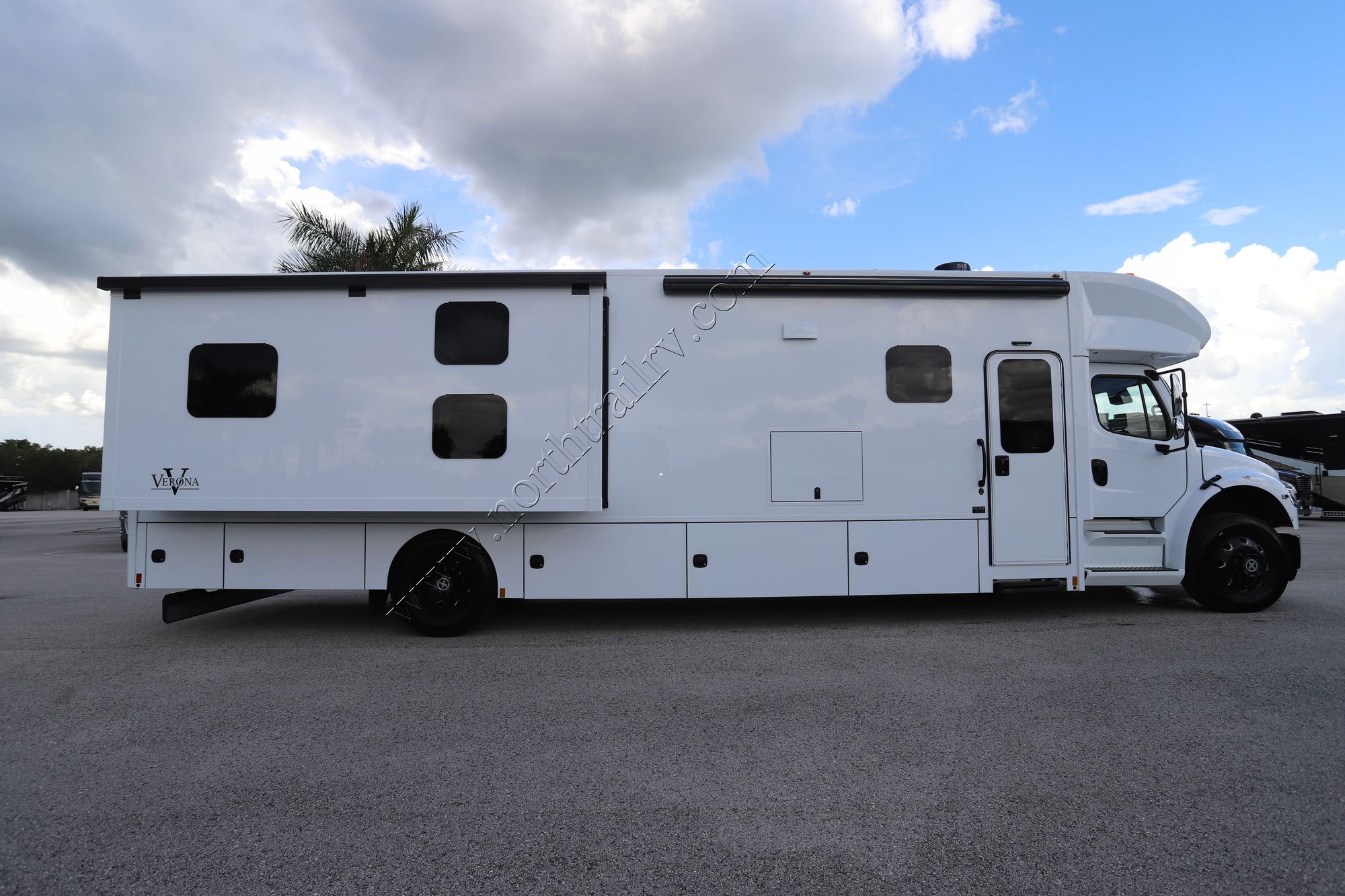 New 2025 Renegade Rv Verona 40VBH Super C  For Sale