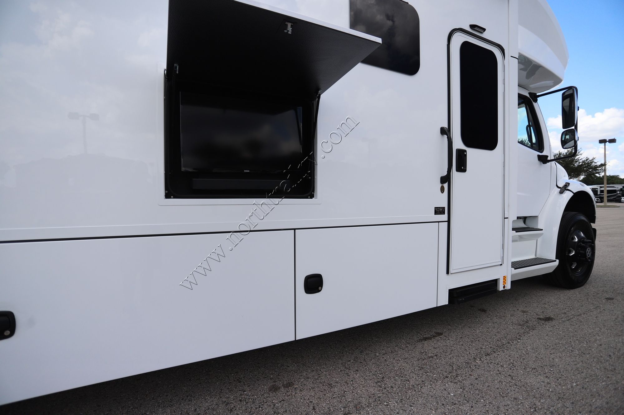 New 2025 Renegade Rv Verona 40VBH Super C  For Sale