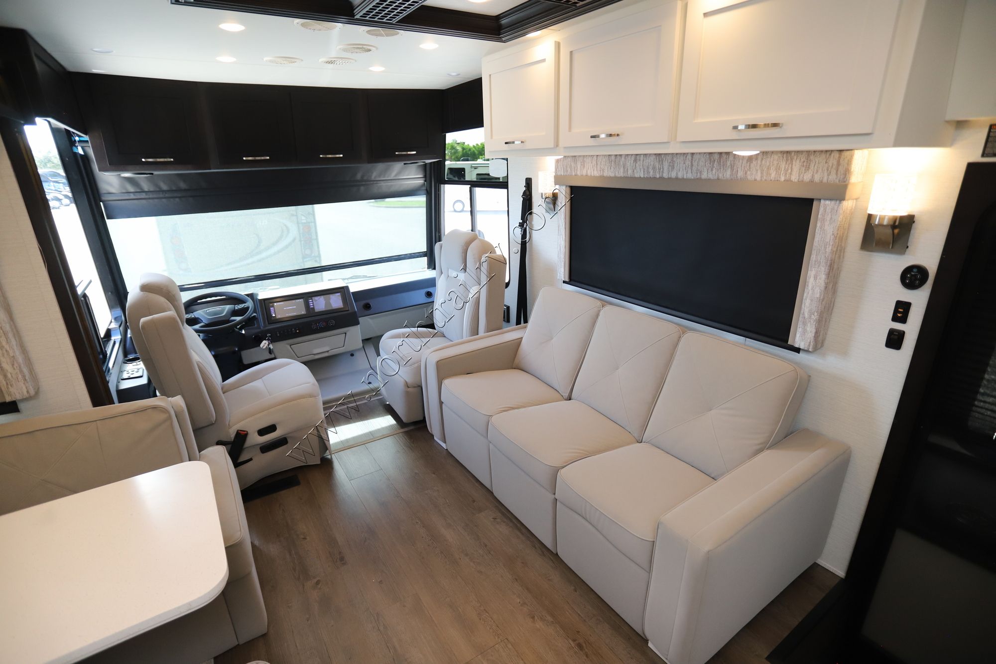 New 2025 Newmar Canyon Star 3947 Class A  For Sale