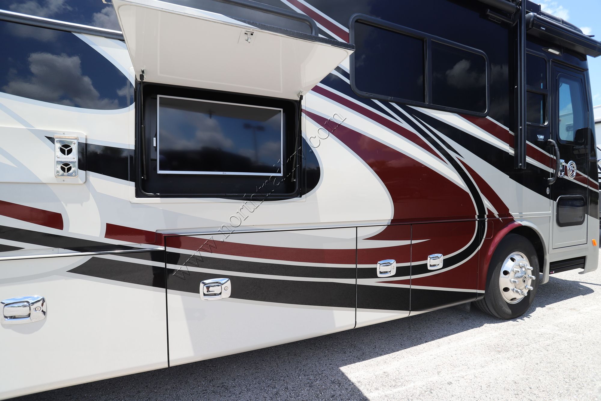 Used 2019 Tiffin Motor Homes Breeze 31BR Class A  For Sale