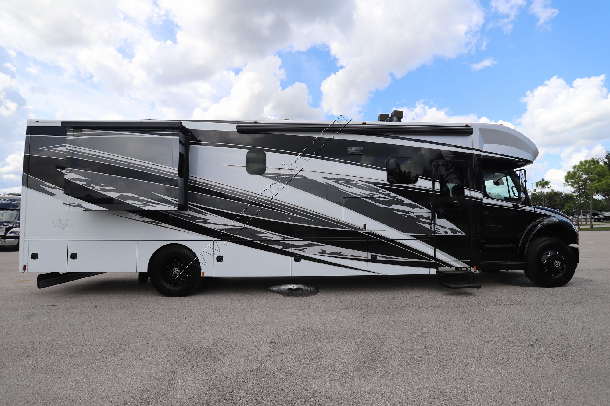 New 2025 Renegade Rv Verona 40VRB Super C  For Sale