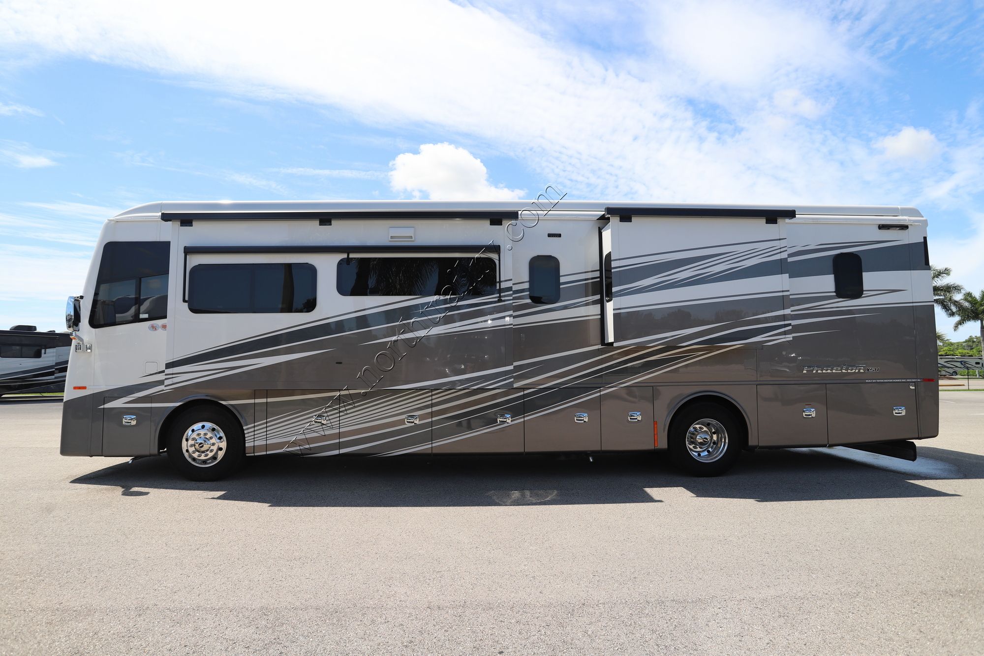 New 2025 Tiffin Motor Homes Phaeton 40IH Class A  For Sale