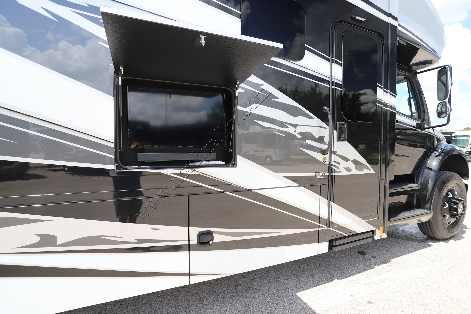 New 2025 Renegade Rv Verona 40VRB Super C  For Sale