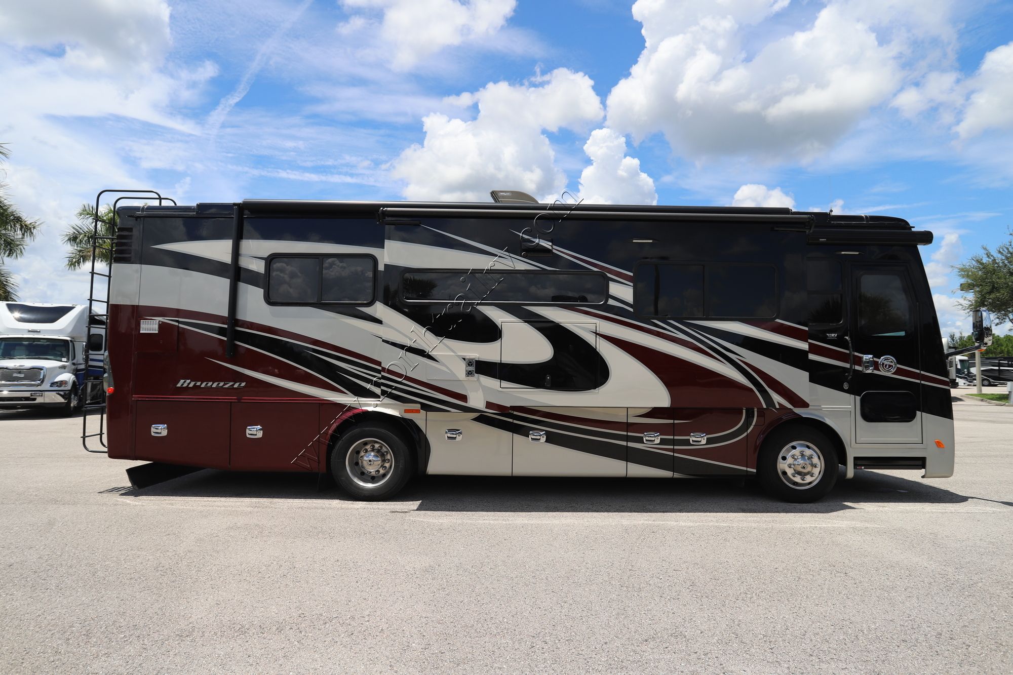 Used 2019 Tiffin Motor Homes Breeze 31BR Class A  For Sale